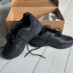NWT New Balance Black Athletic Sneakers Women's size 6.5